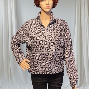 Adrienne Vittadini Sport Gray Cheetah Print Crop Top sz M 1/4 zip sweatshirt T33